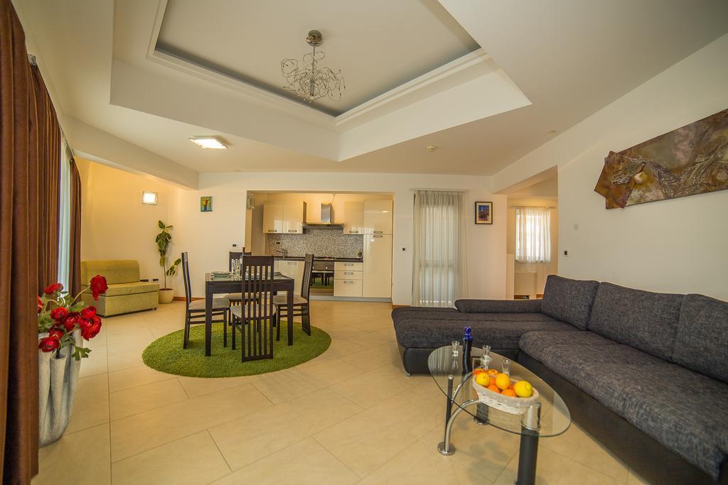 Apartments Milan Makarska Eksteriør billede
